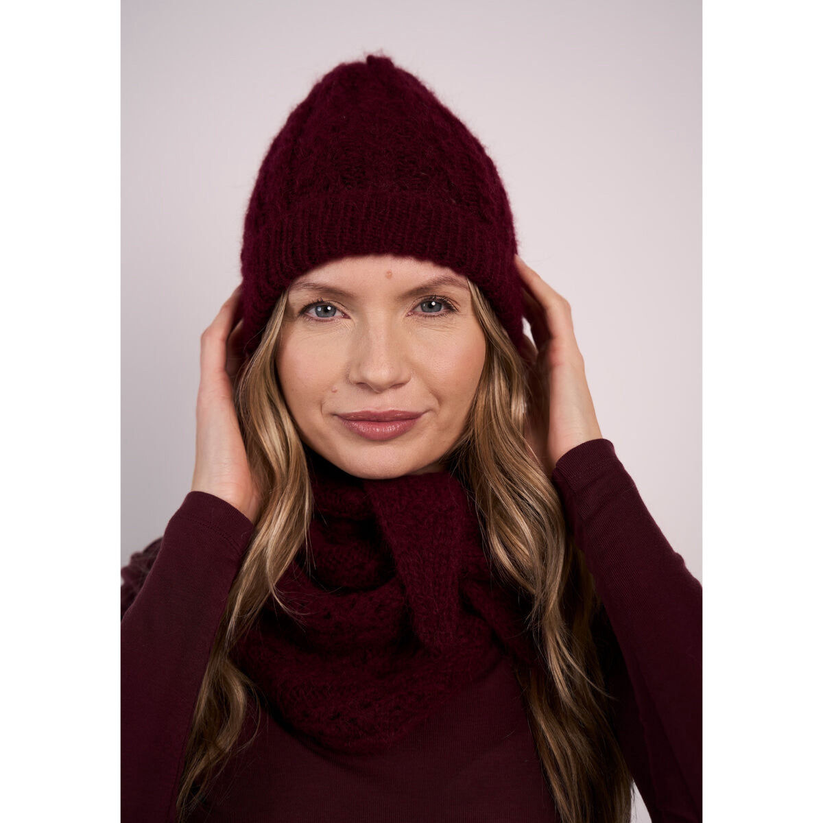 Mode at Rowan C MIP74 Bryony Hat + Scarf