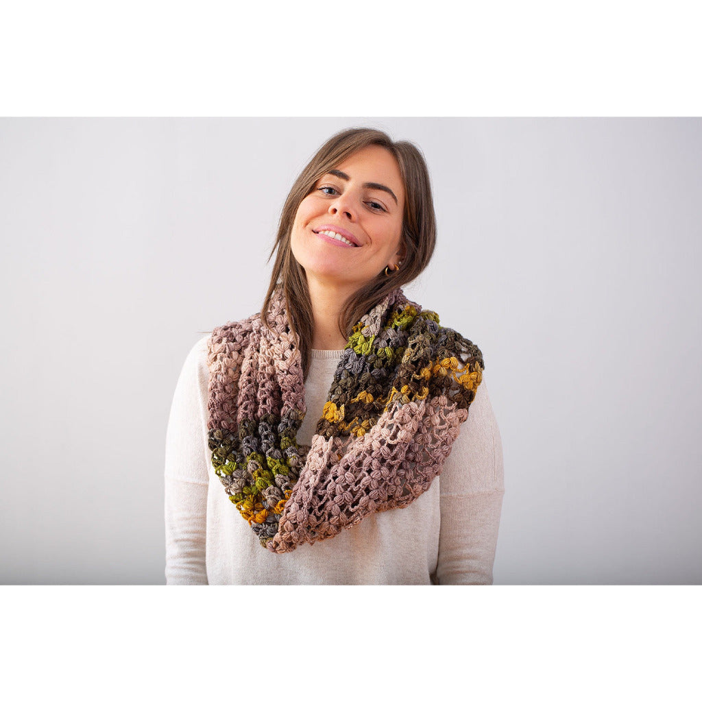 Urth Yarns Baklava Cowl with Uneek and Monokrom